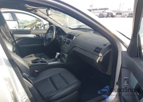 2011 Mercedes-Benz C 300 Sport 4Matic z USA, uszkodzony, nr VIN WDDGF8BBXBR163091